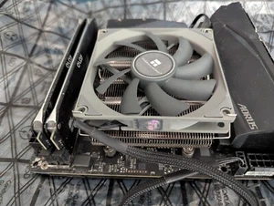 Gigabyte Aorus B550i + Ryzen 5 5600G + OLOy 32gb 3200 + Predator 1TB M.2 SSD - Picture 1 of 5