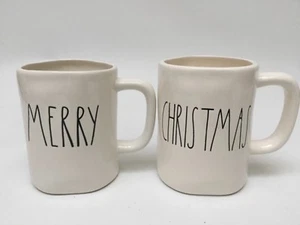 Rae Dunn Feliz Navidad Tazas Letras Negras Juego de 2 Piezas Nuevo - Imagen 1 de 3