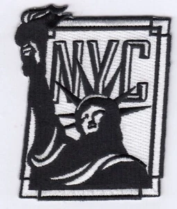 Parches bordados de 3,5""x3"" de la estatua de Nueva York/Nueva York (B/w) plancha - Imagen 1 de 1