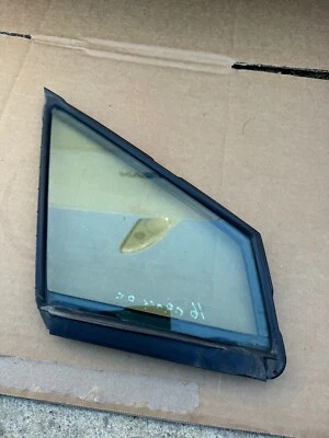 Оригинальное правое угловое стекло вентиляционной решетки передней двери 2014-2016 SUBARU CROSSTREK - Изображение 1 из 4