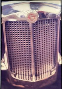35mm Diapositiva Años 70 Stutz Motor Car of America Capucha Adorno Logo Emblema Parrilla - Imagen 1 de 4
