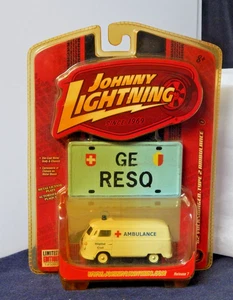 Johnny Lightning 2007 Working Class Series '62 Volkswagen Type 2 Ambulance White - Picture 1 of 3