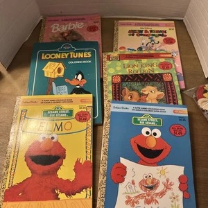 Lot of 6 Childrens Coloring Books Sesame St Lion King Mickey Barbie - Bild 1 von 9