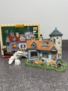 2010 Lemax Happy Hounds Doggie Daycare Lighted House in Box - Picture 1 of 11