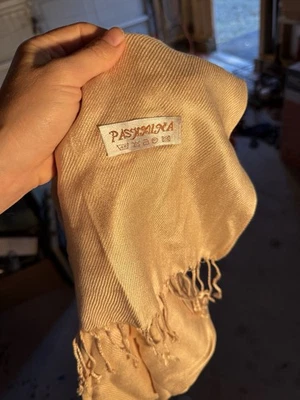 围巾 Pashmina 100% 羊绒披肩披肩品牌米色/金色 — 第 1/4 张图片
