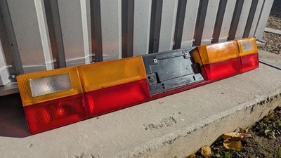 Audi Avant 100/200/5000 Center Tail/Trasero - Hella 447 945 695 G Foto 1 de 4