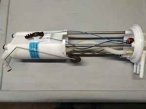 GMC, Chevrolet 1500, 2500, 3500, Suburban 1998-2000  Fuel Pump Assembly, New - Picture 1 of 6