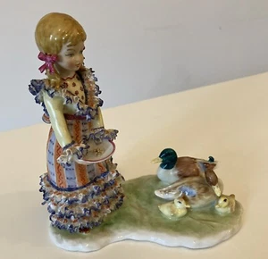 Sandizell Dresden Porzellan Figur Mädchen beim Entenfüttern - Bild 1 von 9