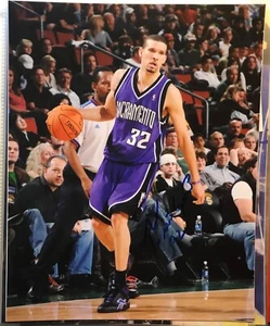 Sacramento Kings #32 Francisco Garcia Autographed Rookie 8x10 Color Action Photo - Picture 1 of 1