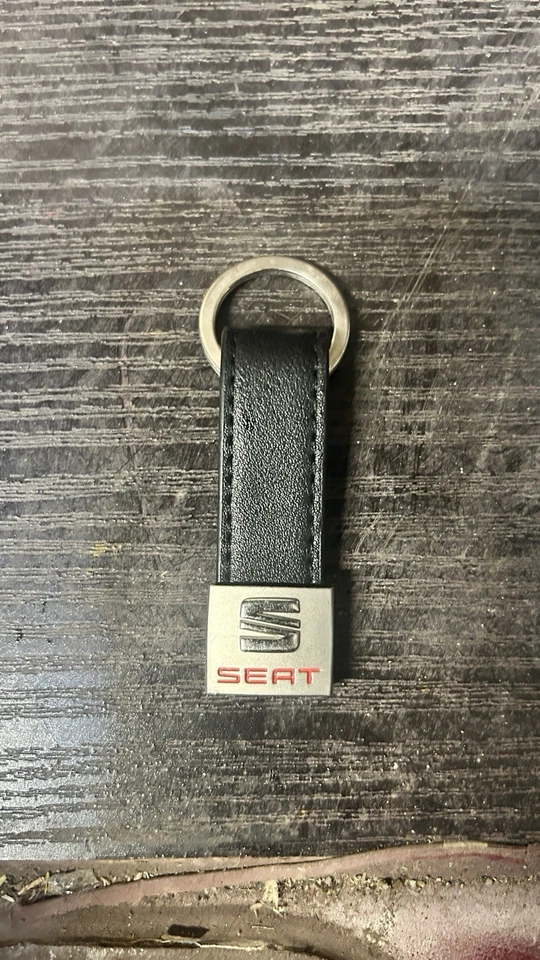 Genuine SEAT Leather Keyring – OEM Metal Logo Keychain – Brand New - Image 1 of 1