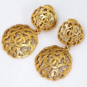 Orecchini CHANEL CC loghi filigrana rotondi pendenti goccia clip-on tono oro #6238 - Foto 1 di 5