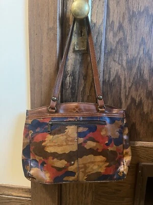 Cartera Patricia Nash camuflada Foto 1 de 4