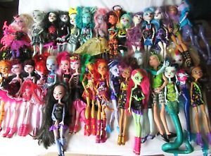 Monster High Doll Lot of 32 Dolls dressed first wave and variety in VG condition