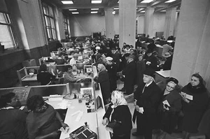 LD129-22 1966 John C. Kluczynski Federal Building (23pc) ORIG B&W 35mm NEGATIVES - Picture 1 of 12