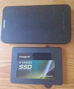 INTEGRAL V Series (V2) 2TB 2.5" SSD SATA III 6Gb/s with enclosure - Afbeelding 1 van 2