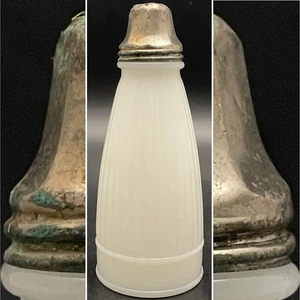 Salero Frank Tea & Spice Art Deco vidrio de leche costilla vertical c1930s EE. UU. 5,5"t - Imagen 1 de 15