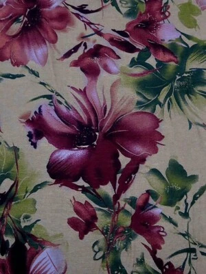 Camisa tropical gris polvorienta con estampado de flores de seda de rayón por yarda Foto 1 de 3