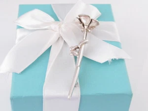 TIFFANY & CO PLATA TALLO LARGO ROSA BROCHE PRENDEDOR BOLSA INCLUIDA - Imagen 1 de 5