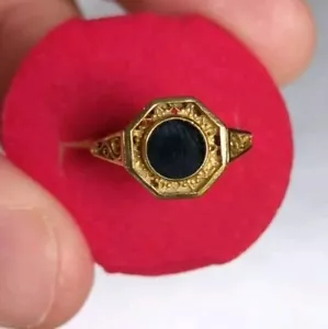10k Yellow Gold Ring With A Black Onyx Stone 2.0 Grams Sz 7 💎💎💎 - Picture 1 of 15