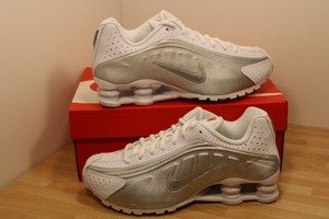 nike shox r4 black and yellow