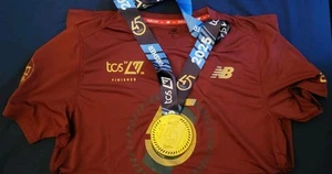 London Marathon 2025 Finisher Medaille und T-Shirt. Artikel nie getragen - Bild 1 von 5