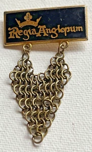 REGIA ANGLORUM (ORGANIZACIÓN DE RECREACIÓN) COTA DE MALLA RARA INSIGNIA PIN VINTAGE - Imagen 1 de 6