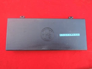 FUNDA HERRAMIENTAS de plástico original usada Alfa Romeo GTV-6 con logotipo Alfa Romeo - Imagen 1 de 16