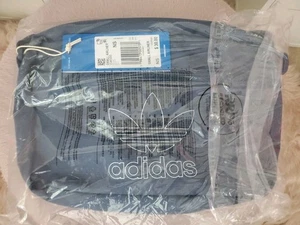 Adidas Small Airliner Crossbody Umhängetasche Blau IS4586 Neu mit Etikett Neu - Bild 1 von 5