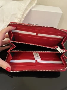BALENCIAGA Auténtico Cuero Rojo Cremallera Cremallera Cartera Hombres Mujeres NUEVO En Caja - Imagen 1 de 8