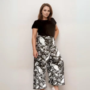 PANTALONES PALAZZO ROCKTHOSECURVES MUJER NEGRO BLANCO PAISLEY PIERNA ANCHA - Imagen 1 de 4