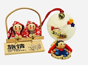 2 Japan Ornamente Souvenir Berg Fuji Kinder hängende Puppe - Bild 1 von 9