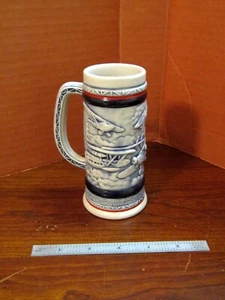 1982 AVON GESCHICHTE DER LUFTFAHRT KLEINER BIERKRUG HANDARBEIT IN BRASILIEN - Bild 1 von 6