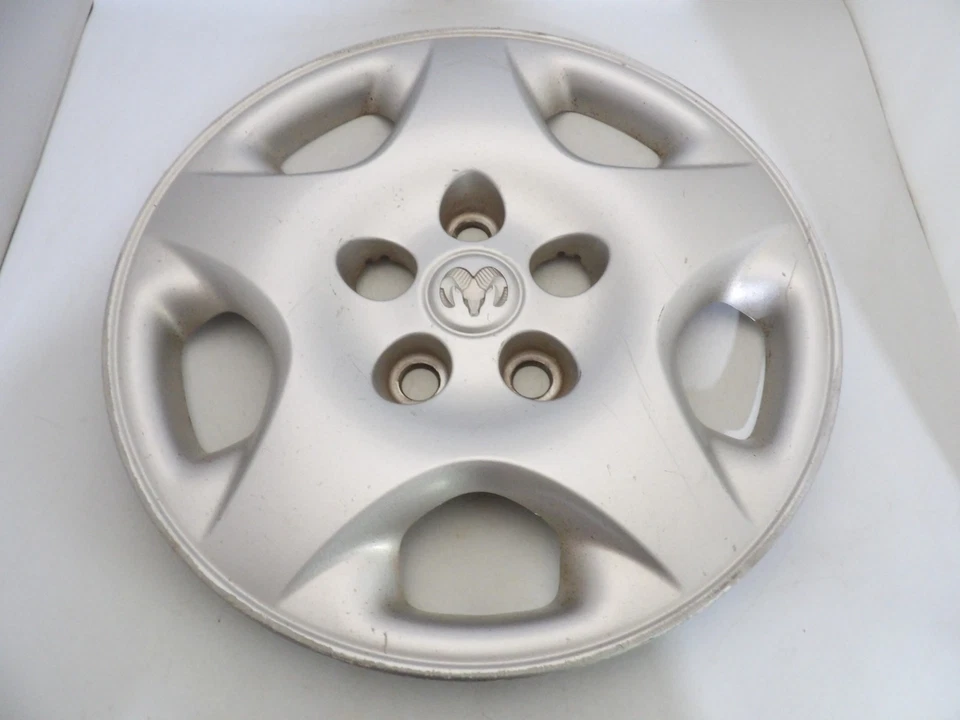 Cubierta de rueda tapacubos de 5 radios 15" Dodge Caravan 2001 2002 2003 OEM 04694958AA Foto 1 de 4