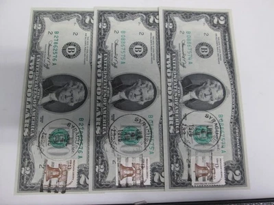 THREE 1976 US $2 FEDERAL RESERVE NOTES- UNC & CONSECUTIVE FIRST DAY COVERS - Image 1 of 4