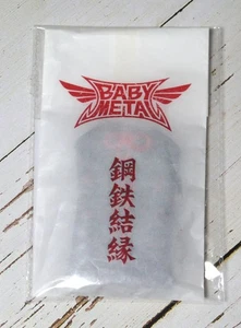 BABYMETAL Talisman rot ver. "鋼鉄結縁 " Amulett SEIKIMA-II VS BABYMETAL 2025 K Arena - Bild 1 von 2