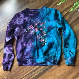 Sudadera bordada teñida con corbata talla mediana Blind Rooster - Imagen 1 de 8