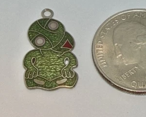 Vintage Hei-tiki Māori Neuseeland Emaille Armband Charm - Bild 1 von 3