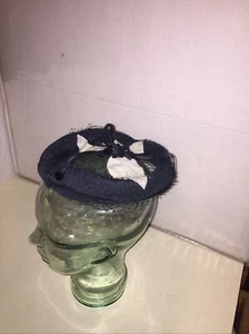 Vintage Floral 1950’s black velvet hat with netting - Picture 1 of 12