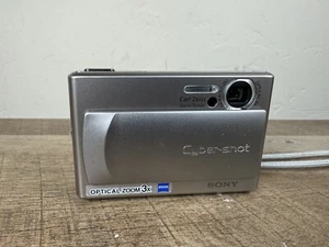 Sony Cyber-shot DSC-T1 5.0MP Digital Camera - Silver For Parts Turns On READ - Picture 1 of 6