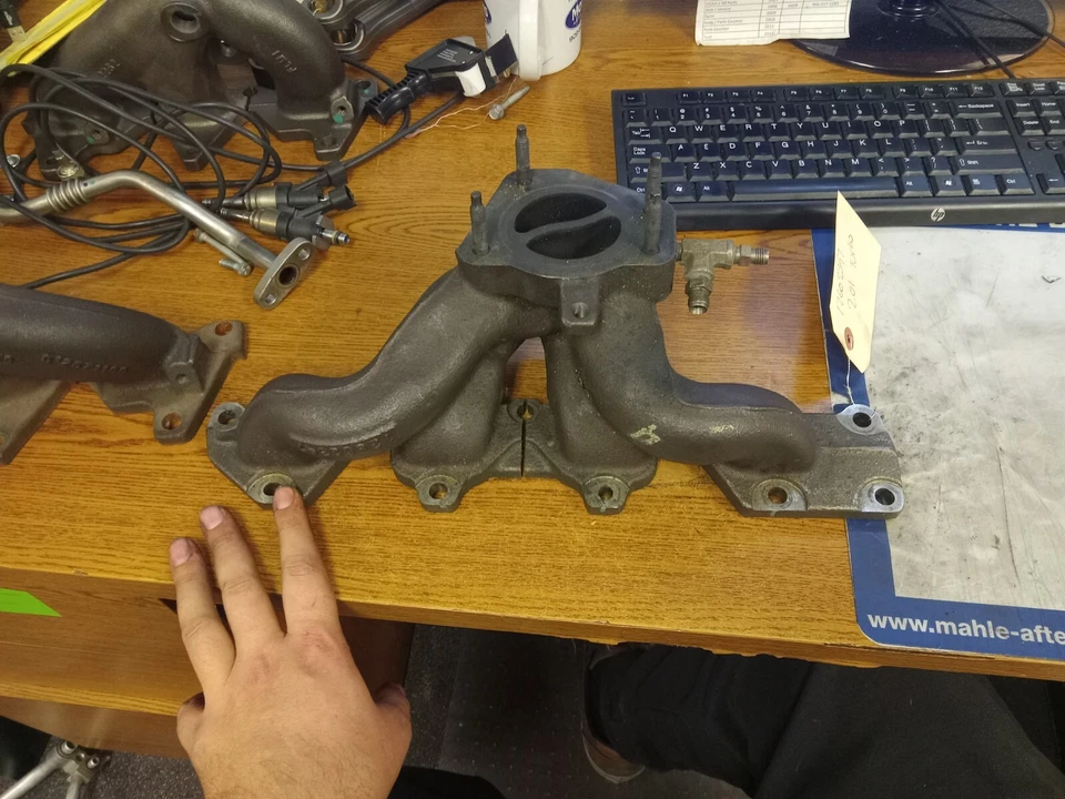 06-10 OEM Saturn Sky Pontiac Solstice 2.0L Turbo Colector de escape 12602397 Foto 1 de 4