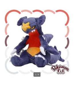 GARCHOMP FIT POKEMON CENTER PELUCHE NEW WITH TAG. - Imagen 1 de 4