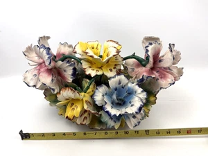 Centro de mesa grande vintage de flores de porcelana Capodimonte 16" x 11" x 9" Italia N - Imagen 1 de 22