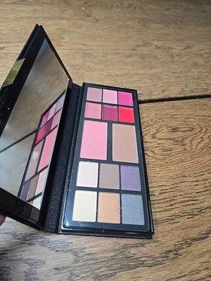 Skinn Essentials Makeup Palette Masterpiece Makeup Palette New 25.5g .89oz  - Image 1 of 4