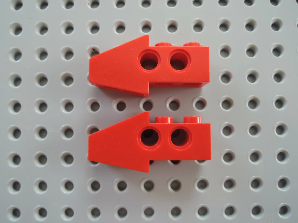 LEGO 2 x Technic Stein 2743  rot schräg spitz Lochbalken 1x4 2 Löcher  - Bild 1 von 1