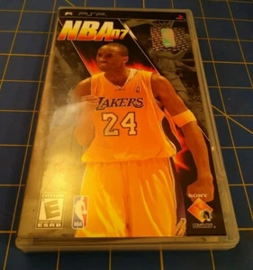 NBA 07 (Sony PSP, 2006) komplett. Koffer hat ein Loch siehe Bilder. - Bild 1 von 12
