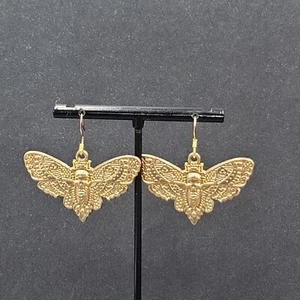 Pendientes Perforados Death Head Moth Tono Dorado Cuelgan 1" x 1 5/8"  - Imagen 1 de 12