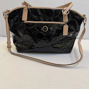 Bolso de Mano Coach Peyton Firma C Charol Repujado - Imagen 1 de 15