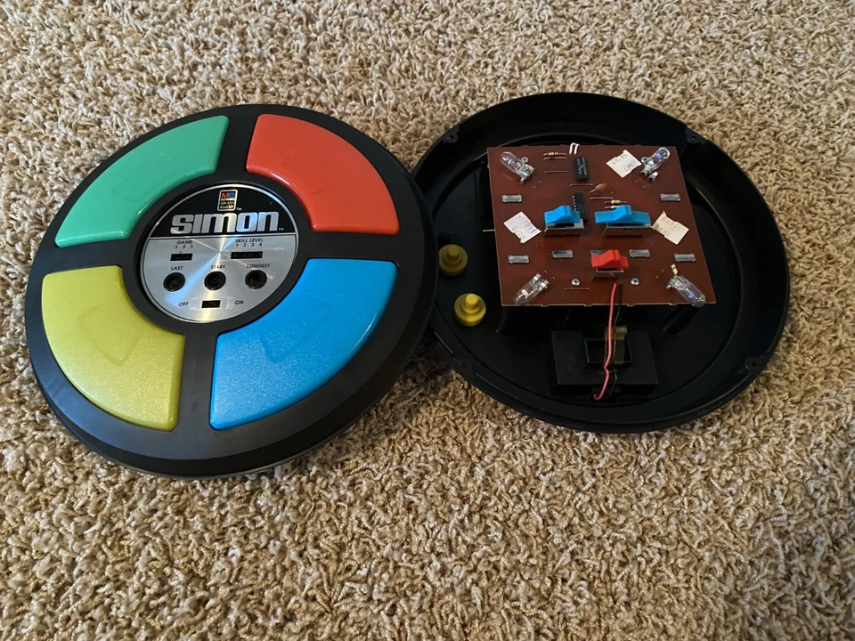 Juego electrónico Milton Bradley Simon 1978 vintage - para piezas Foto 1 de 1