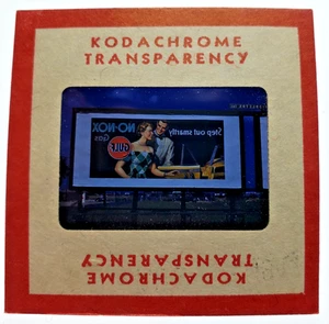 Kodachrome Red Border Slide | *1949* GULF NO-NOX GAS MAN WOMAN Billboard Sign Ad - Bild 1 von 3