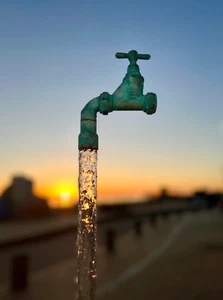 Impossible Magic Floating Tap Water Feature - Picture 1 of 4